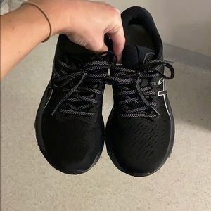 ASICS Gel Kayano size 7.5